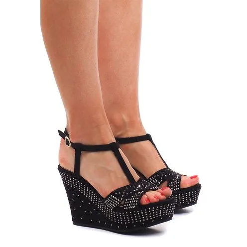 Zwarte sandalen met sleehak F6078